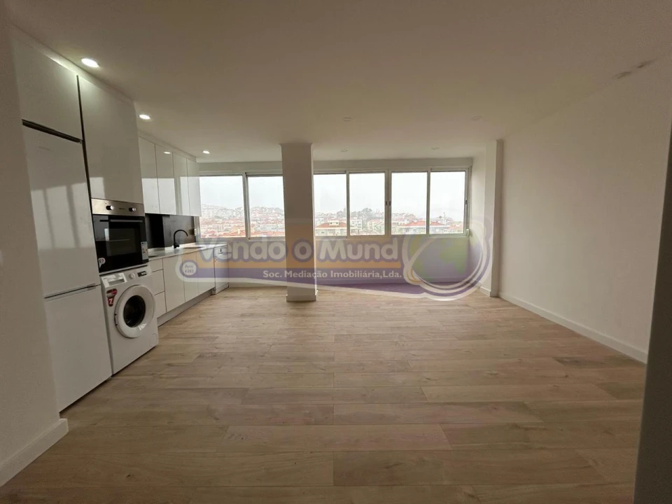 Apartamento T4 para Venda em Águas Livres Foto 1