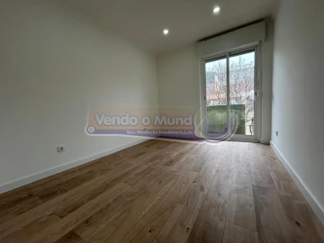 Apartamento T4 para Venda em Águas Livres