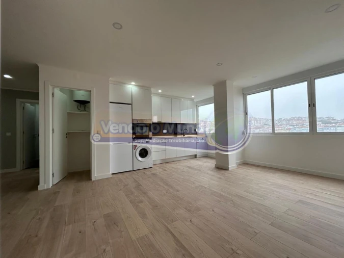 Apartamento T4 para Venda em Águas Livres Foto 2