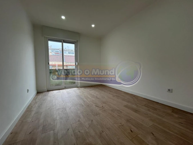 Apartamento T4 para Venda em Águas Livres Foto 10