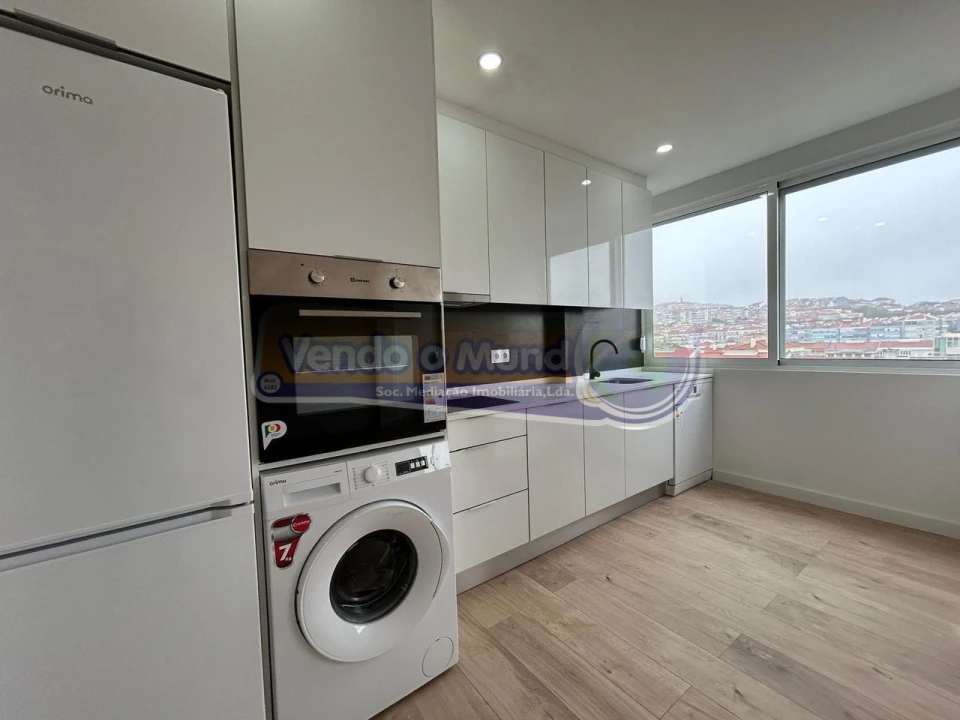 Apartamento T4 para Venda em Águas Livres Foto 3