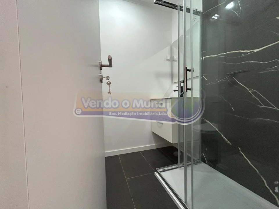 Apartamento T4 para Venda em Águas Livres Foto 7