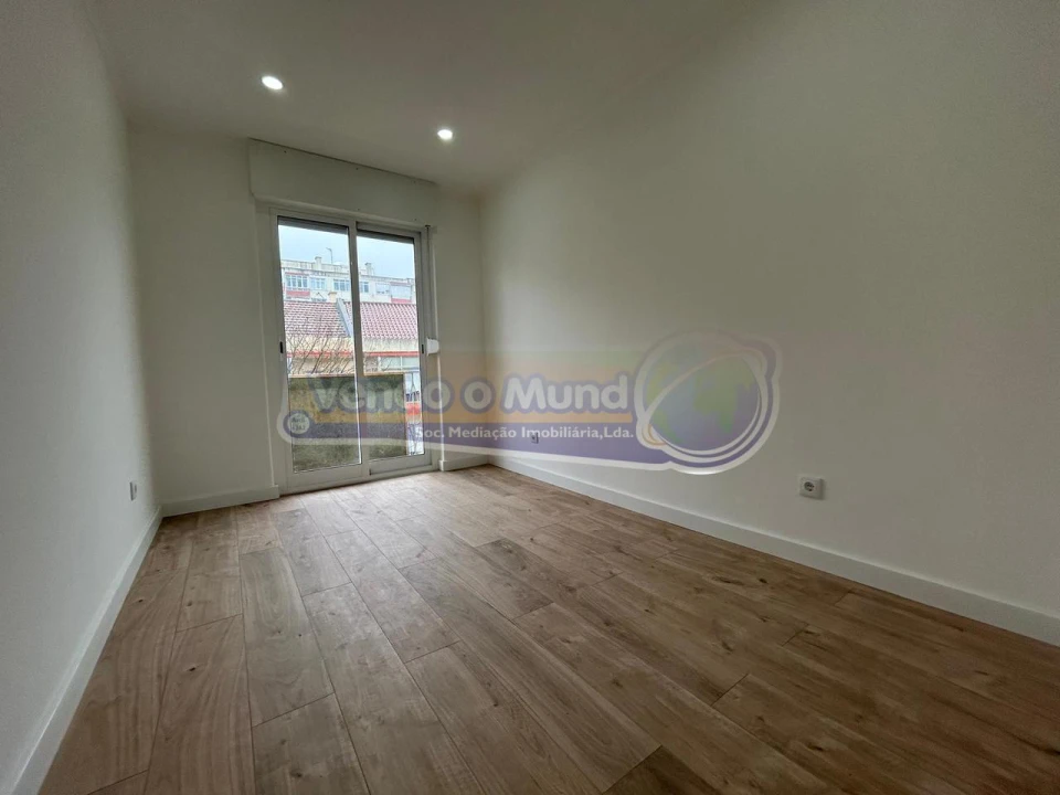 Apartamento T4 para Venda em Águas Livres Foto 11