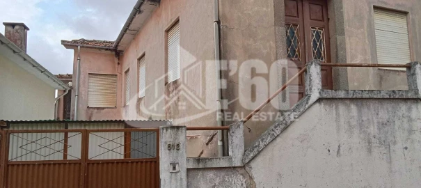 Moradia T3 para Venda em Gulpilhares e Valadares