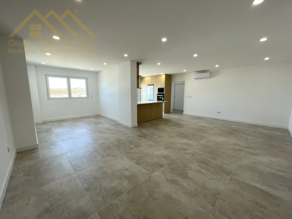 Apartamento T2 para Venda em Santa Maria, São Pedro e Matacães Foto 5