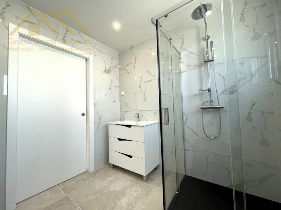 Apartamento T2 para Venda em Santa Maria, São Pedro e Matacães Foto 16