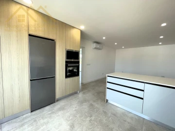 Apartamento T2 para Venda em Santa Maria, São Pedro e Matacães