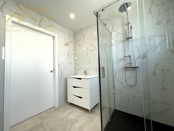 Apartamento T2 para Venda em Santa Maria, São Pedro e Matacães Foto 16