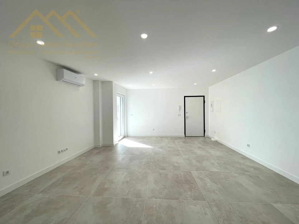 Apartamento T2 para Venda em Santa Maria, São Pedro e Matacães Foto 6