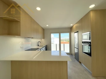 Apartamento T2 para Venda em Santa Maria, São Pedro e Matacães