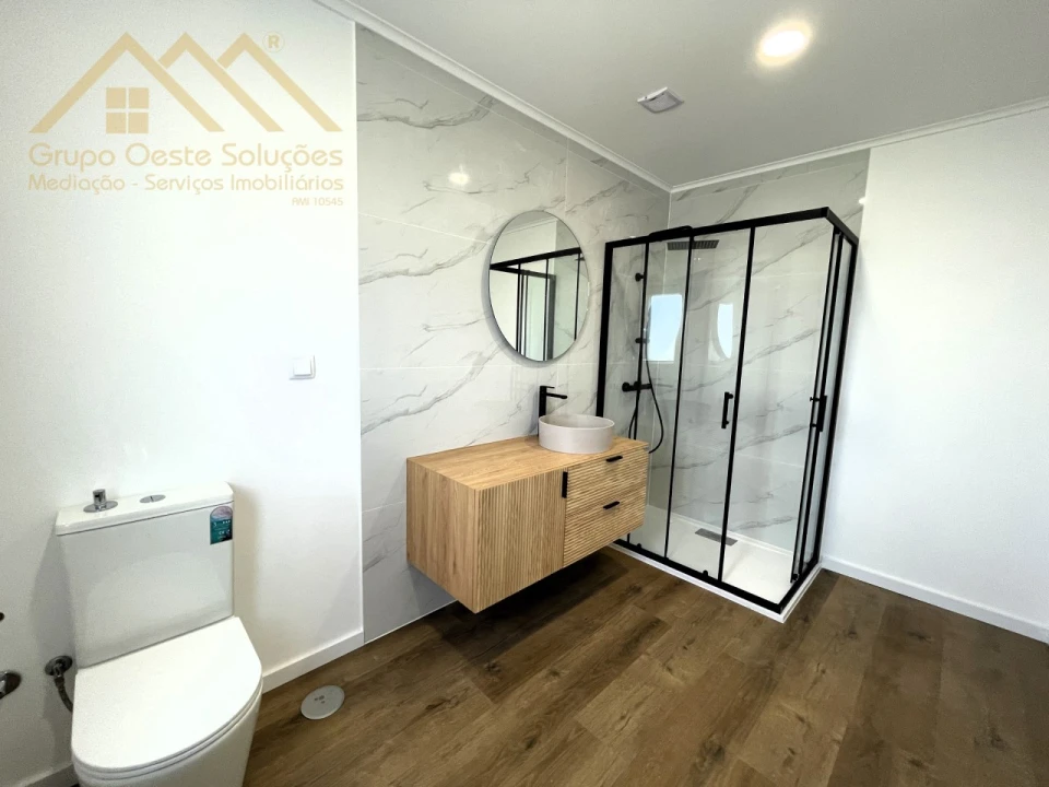 Moradia T2 para Venda em Miragaia e Marteleira Foto 17