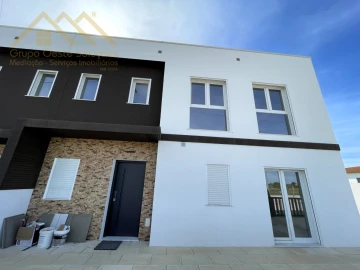 Moradia T2 para Venda em Miragaia e Marteleira