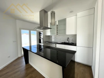 Moradia T2 para Venda em Miragaia e Marteleira