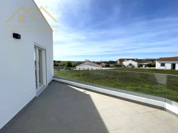 Moradia T2 para Venda em Miragaia e Marteleira