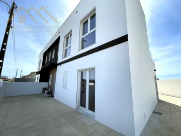 Moradia T2 para Venda em Miragaia e Marteleira