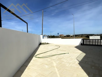 Moradia T2 para Venda em Miragaia e Marteleira