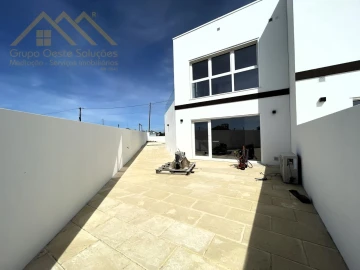 Moradia T2 para Venda em Miragaia e Marteleira