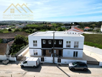 Moradia T2 para Venda em Miragaia e Marteleira