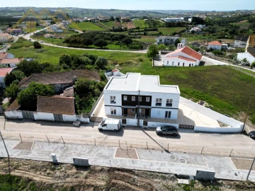 Moradia T2 para Venda em Miragaia e Marteleira