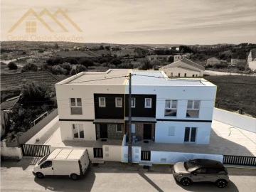 Moradia T2 para Venda em Miragaia e Marteleira