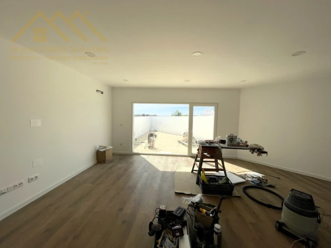 Moradia T2 para Venda em Miragaia e Marteleira Foto 5