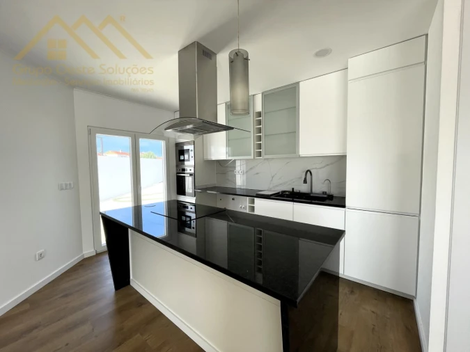 Moradia T2 para Venda em Miragaia e Marteleira Foto 8