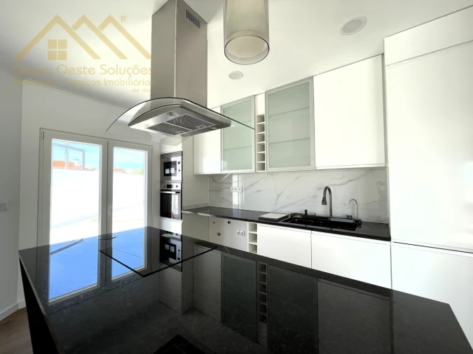 Moradia T2 para Venda em Miragaia e Marteleira Foto 9