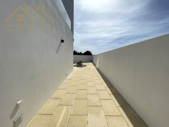 Moradia T2 para Venda em Miragaia e Marteleira Foto 26