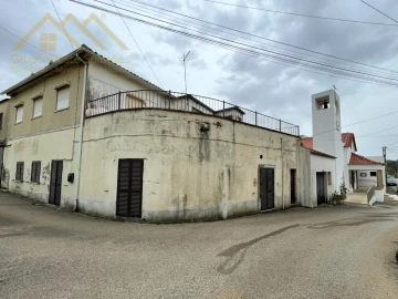 Moradia T3 para Venda em Maxial e Monte Redondo