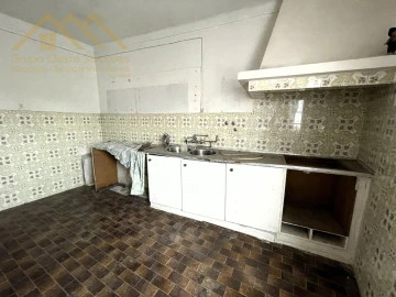 Moradia T3 para Venda em Maxial e Monte Redondo