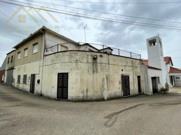 Moradia T3 para Venda em Maxial e Monte Redondo