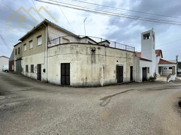 Moradia T3 para Venda em Maxial e Monte Redondo