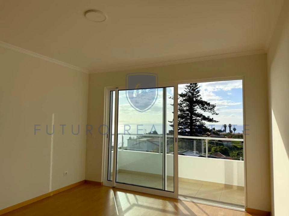 Apartamento T2 para Venda em Caniço Foto 9