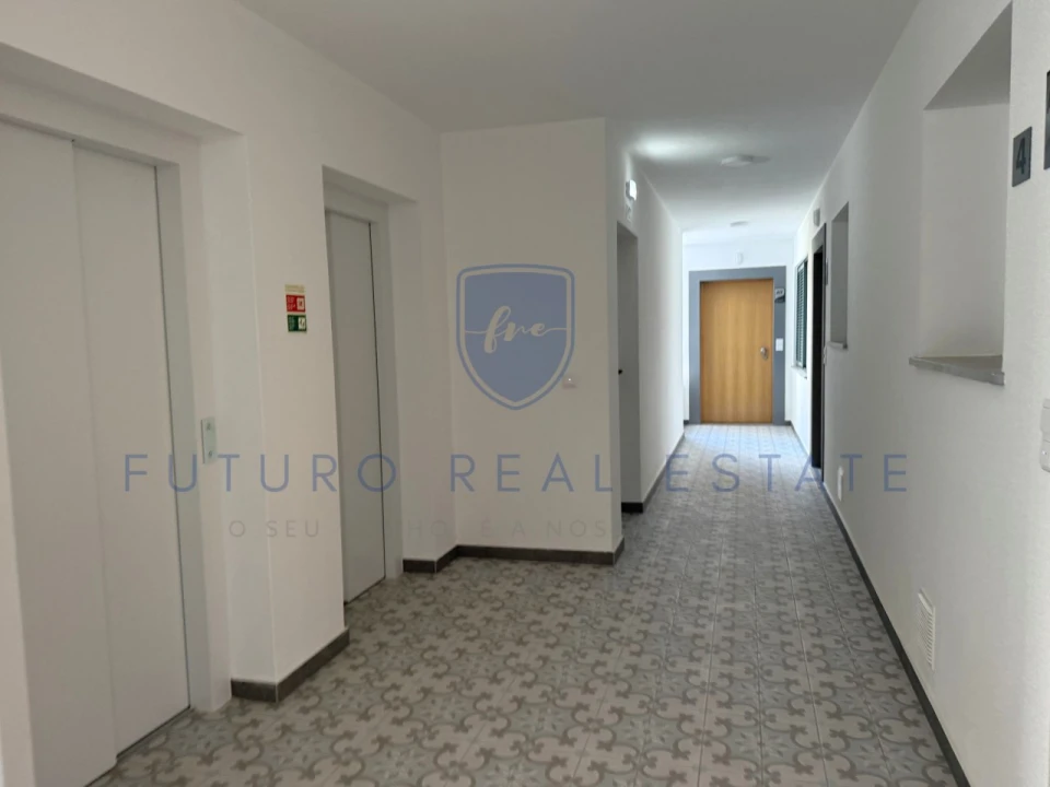 Apartamento T2 para Venda em Caniço Foto 13