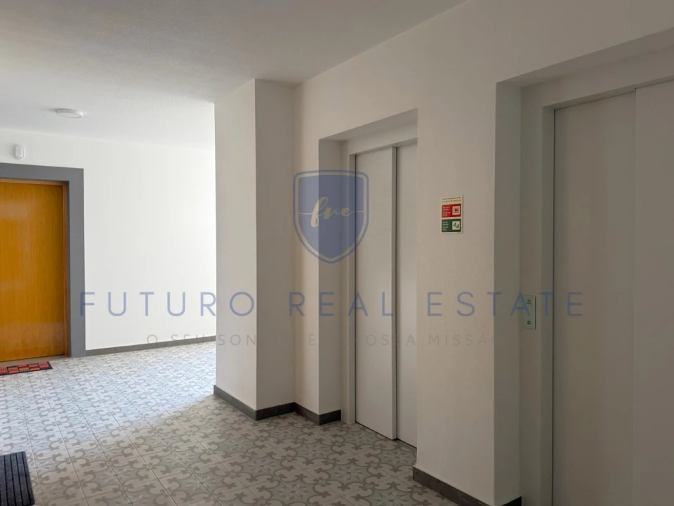 Apartamento T2 para Venda em Caniço Foto 14