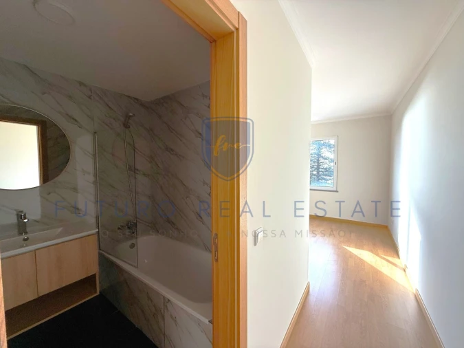 Apartamento T2 para Venda em Caniço Foto 3