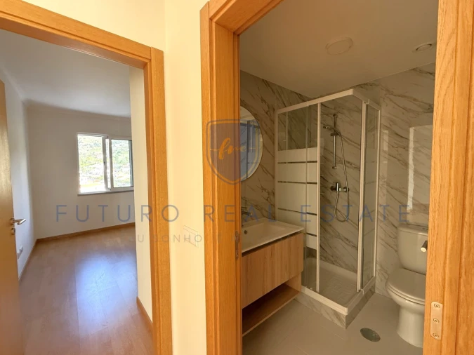 Apartamento T2 para Venda em Caniço Foto 4