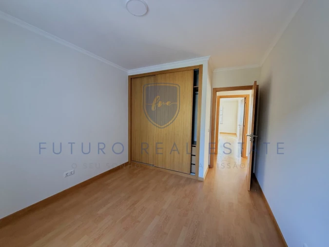 Apartamento T2 para Venda em Caniço Foto 6