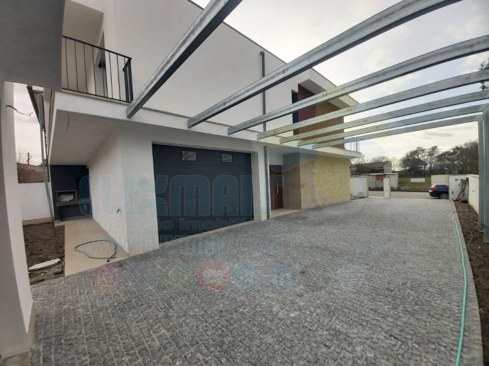 Moradia T4 para Venda em Palmeira Foto 9