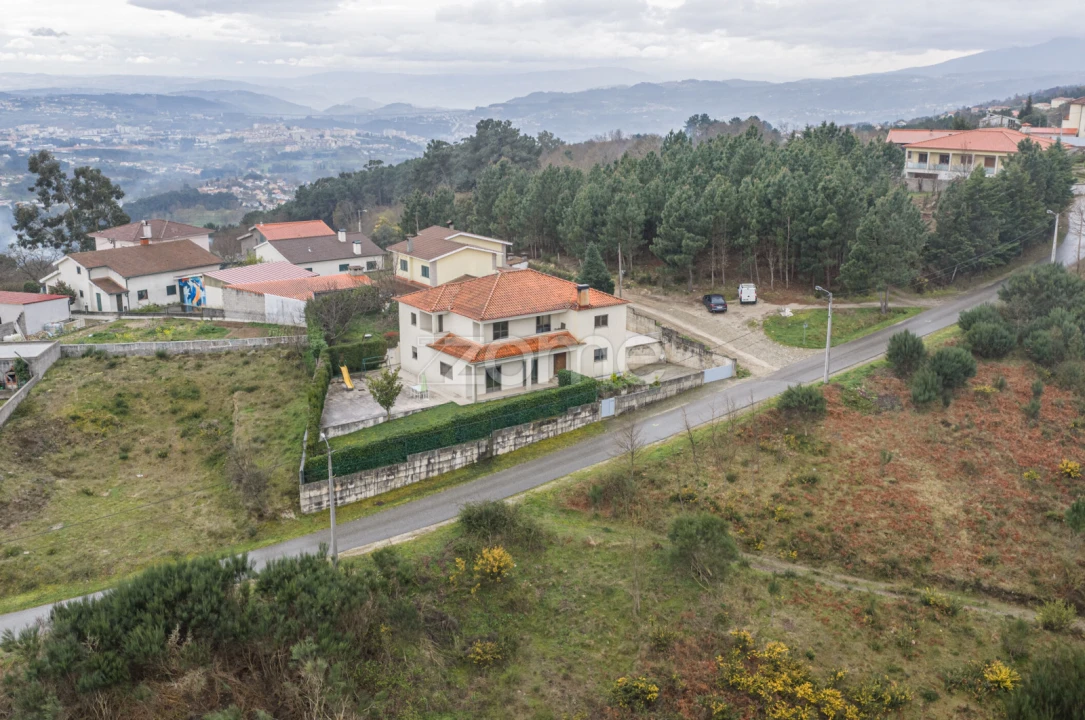 Moradia T4 para Venda em Adoufe e Vilarinho de Samardã Foto 4