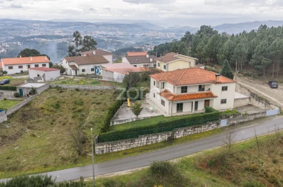 Moradia T4 para Venda em Adoufe e Vilarinho de Samardã