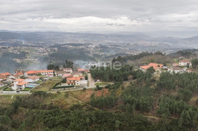 Moradia T4 para Venda em Adoufe e Vilarinho de Samardã