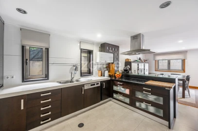 Moradia T4 para Venda em Adoufe e Vilarinho de Samardã