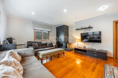 Moradia T4 para Venda em Adoufe e Vilarinho de Samardã