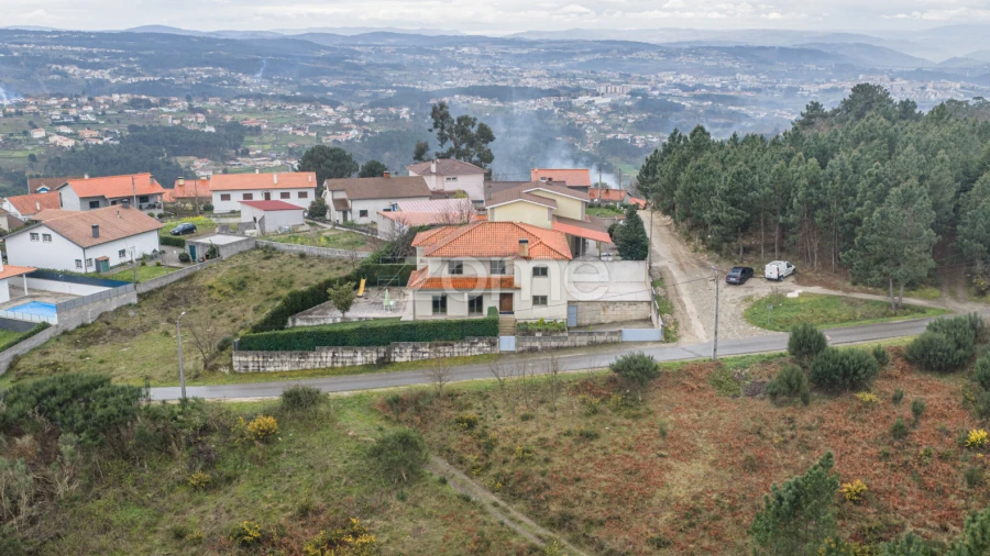 Moradia T4 para Venda em Adoufe e Vilarinho de Samardã