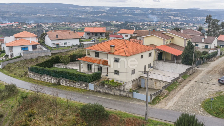 Moradia T4 para Venda em Adoufe e Vilarinho de Samardã
