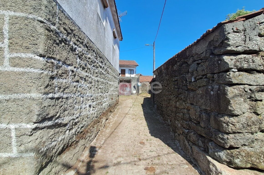 Moradia T4 para Venda em Beça Foto 3