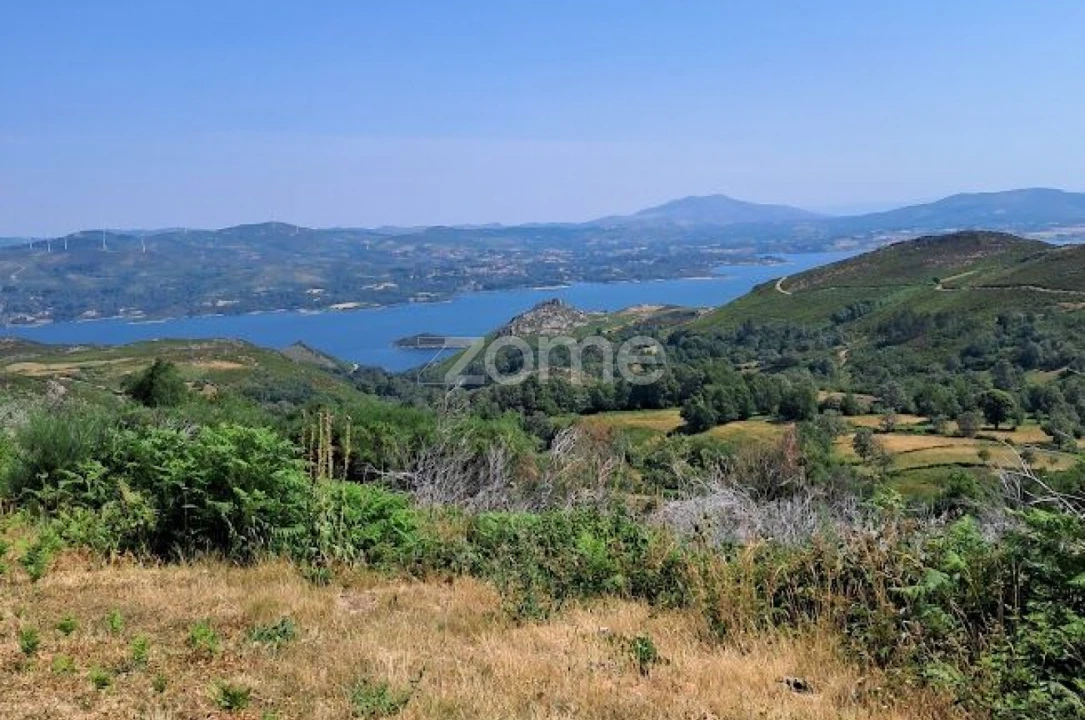 Moradia T4 para Venda em Beça Foto 5