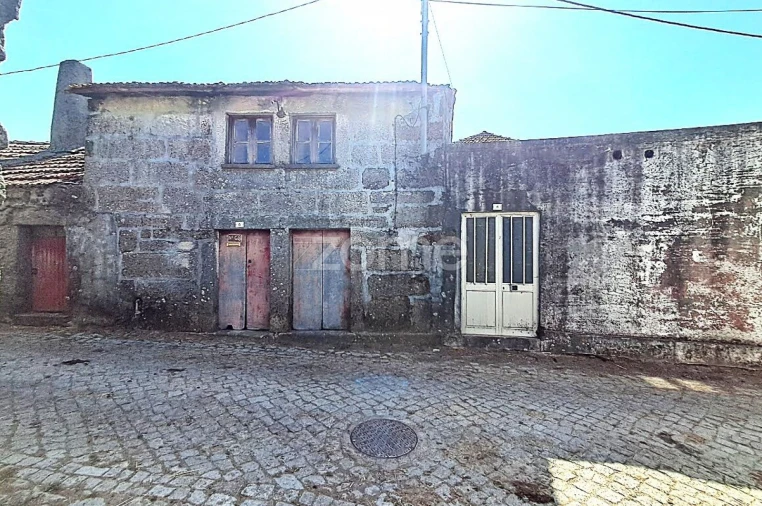 Moradia T4 para Venda em Beça Foto 2