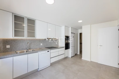 Apartamento T3 para Arrendamento em Braga (São José de São Lázaro e São João do Souto)